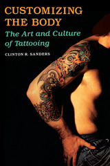 front cover of Customizing The Body