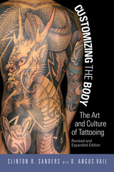front cover of Customizing the Body